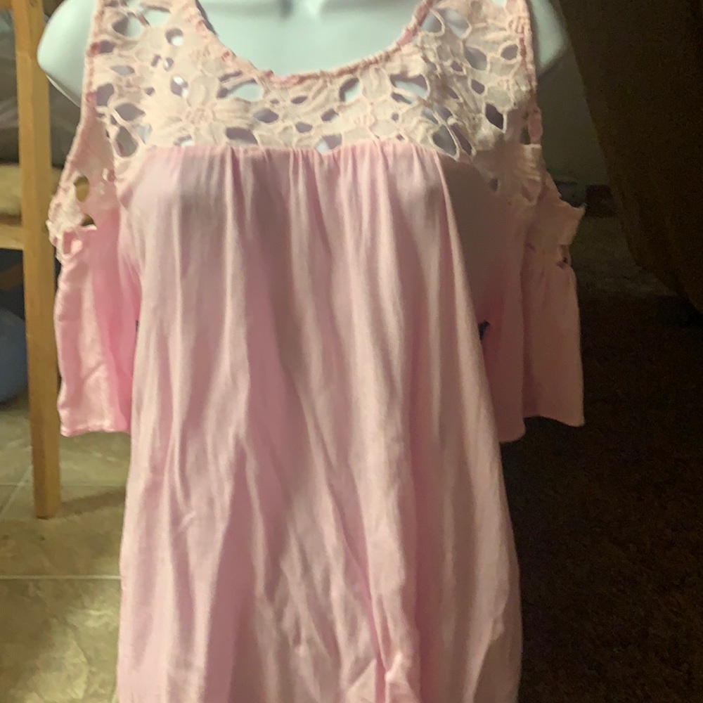 Suzanne Betro cold shoulder top sz medium